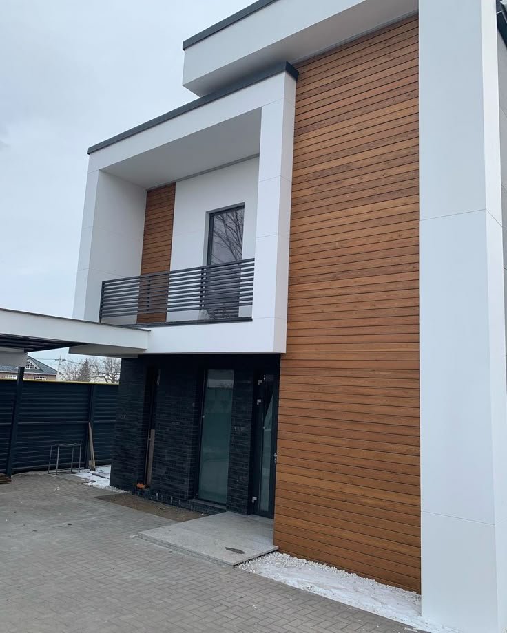 واجهات خشبية حديثة في المدينة