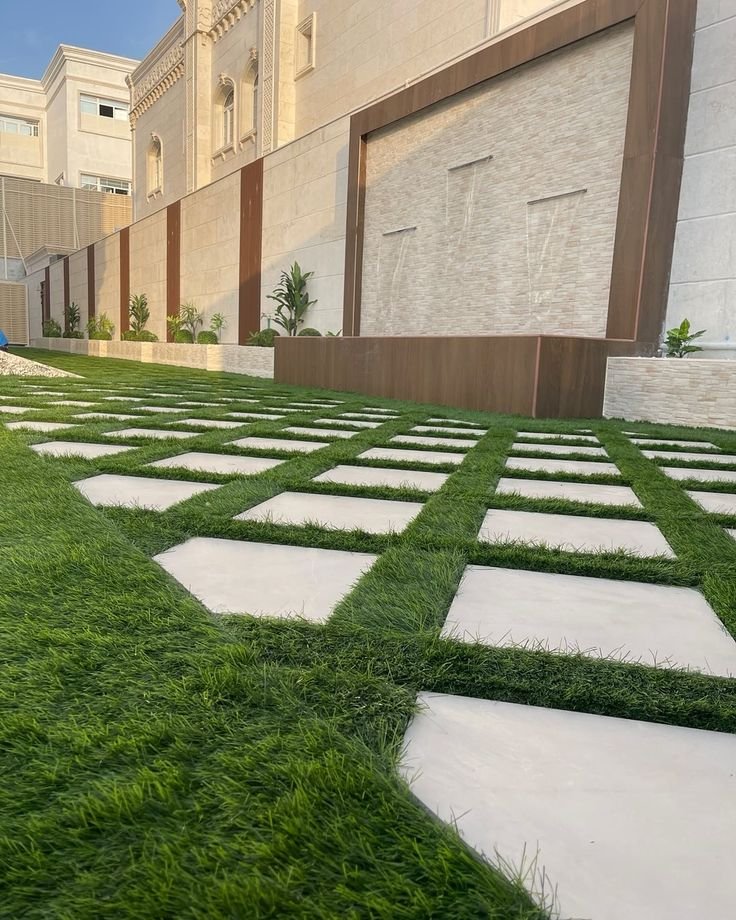 دليلك الكامل لتركيب العشب الصناعي للمنازل والملاعب في المدينة المنورة