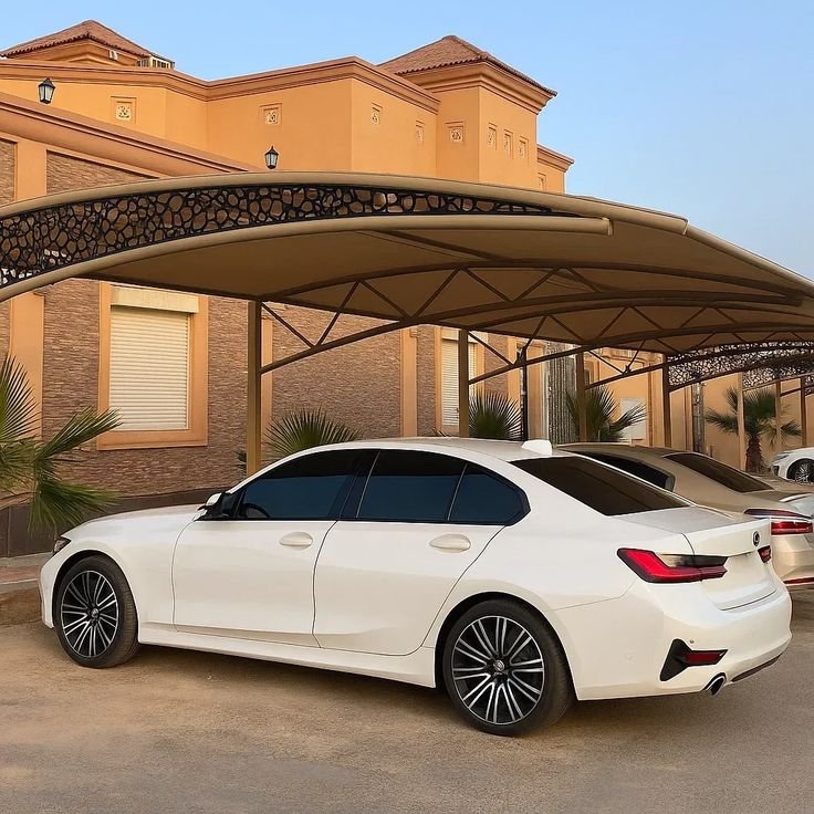 مظلات سيارات قماش في المدينة