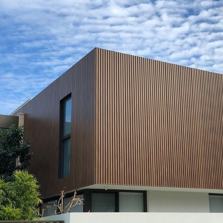 واجهات خشبية حديثة في المدينة