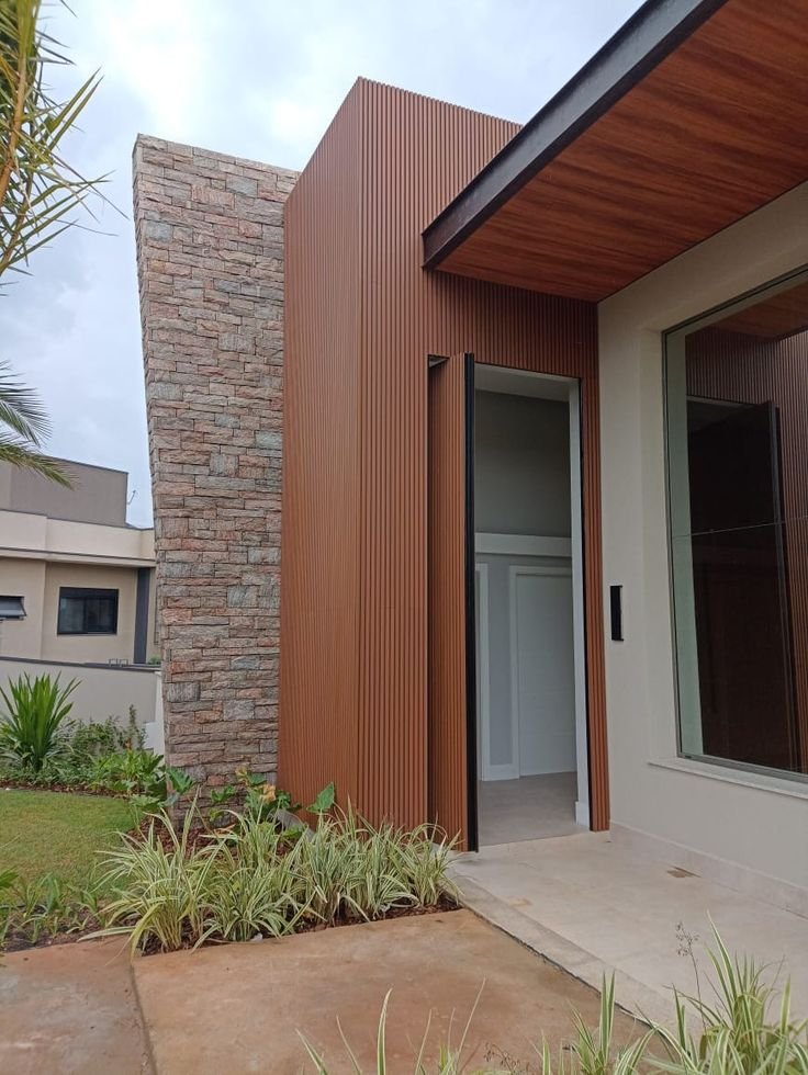 واجهات خشبية حديثة في المدينة