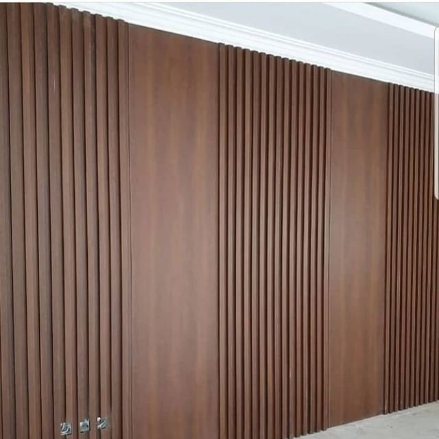 واجهات خشبية حديثة في المدينة