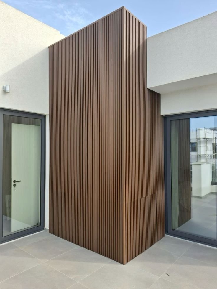 واجهات خشبية حديثة في المدينة