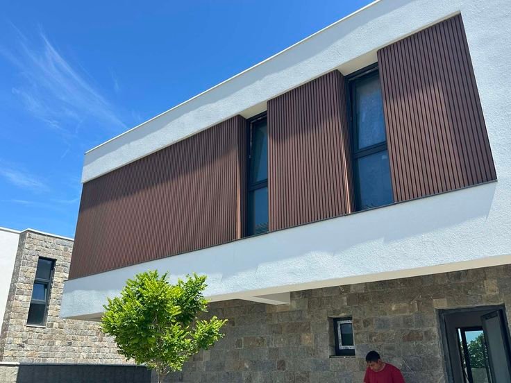 واجهات خشبية حديثة في المدينة