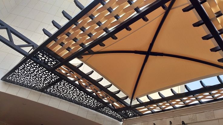 حداد مظلات حي الرانوناء.