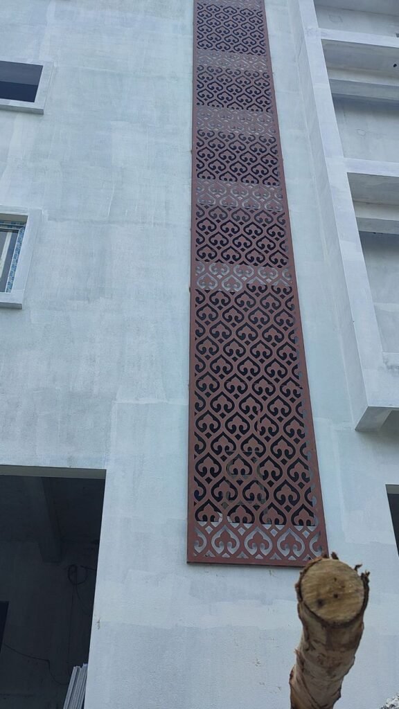 واجهات حديد ليزر حديثة