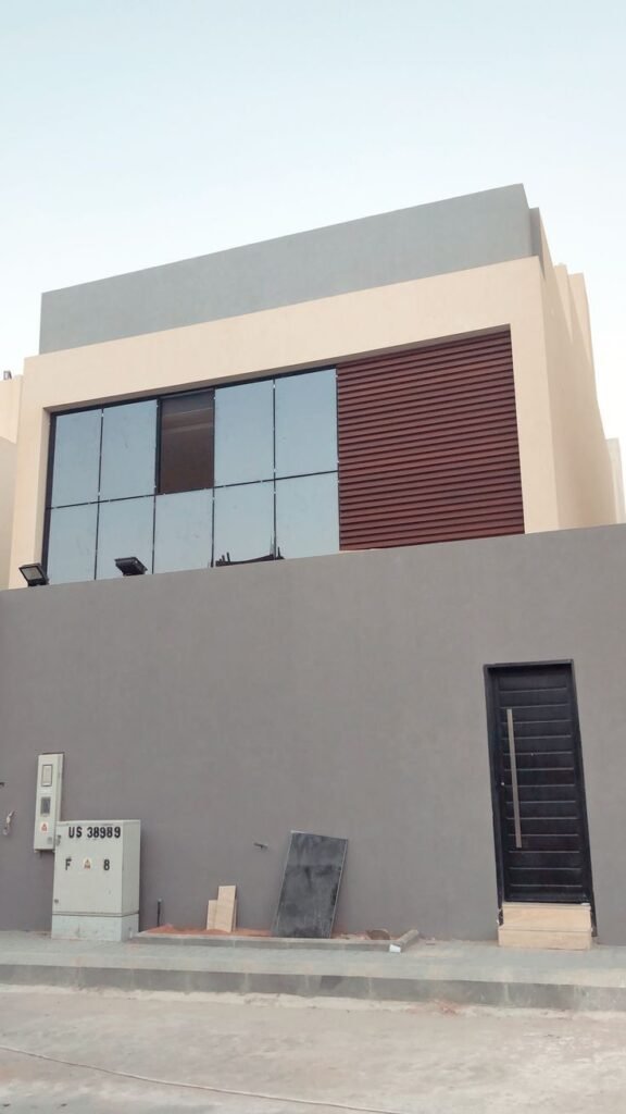 صيانة واجهات خشبية للمنازل