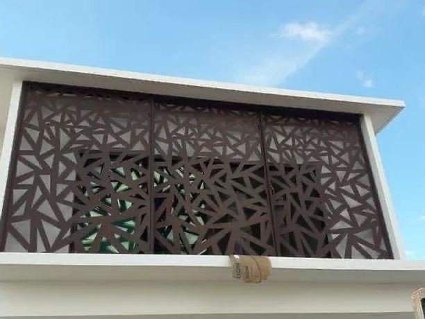 قص ليزر حديد في المدينة