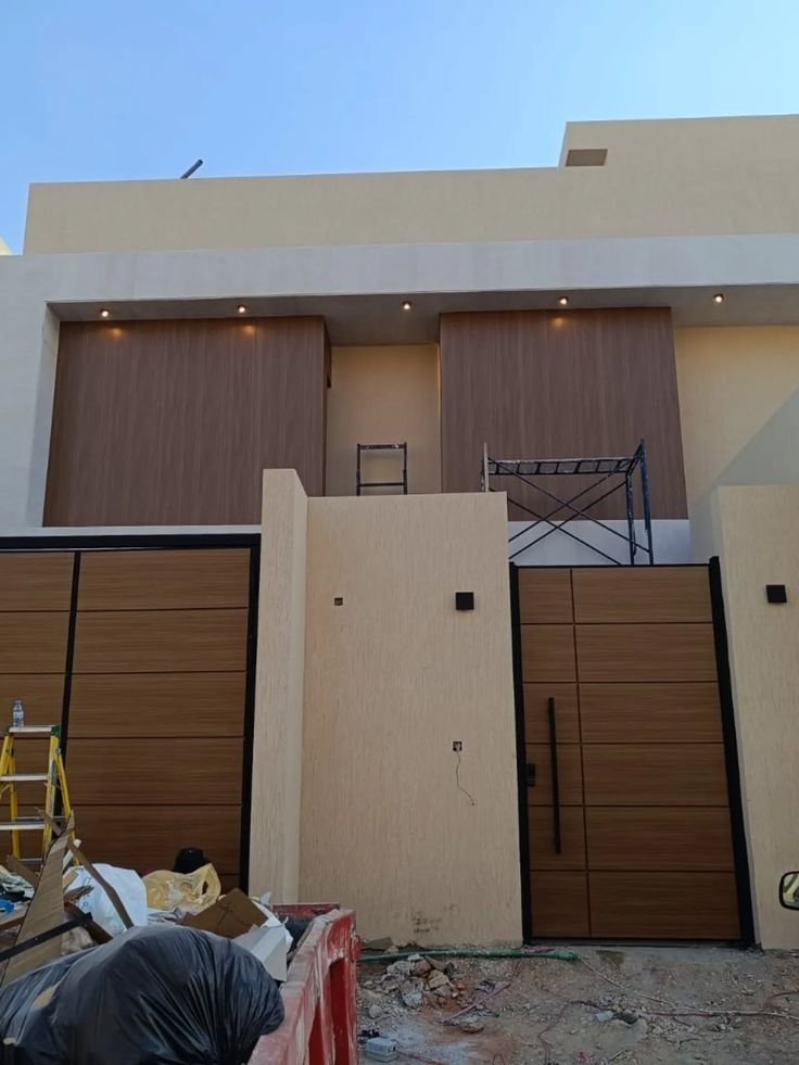 بديل الخشب للواجهات الخارجية يمنح مظهر طبيعي مع مقاومة عالية.